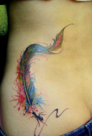 ຄວາມງາມແອວແອວຮູບແບບ tattoo feather ທີ່ສວຍງາມ