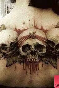 Rameno kreativní lebka tetování