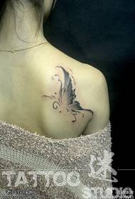 Работа на жена рамо пеперуда татуировка