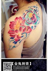 Froulike skouders populêr popkleur lotus tatoetmuster