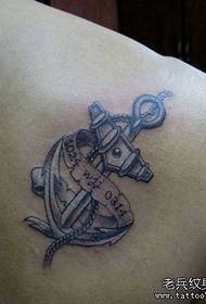 Iphethini ye-anchor tattoo egxalabeni