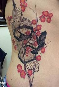 struk tetovaža ptica kavez uzorak