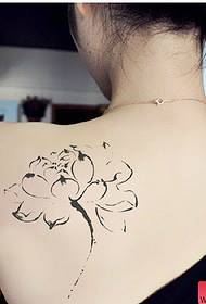 Axelbläck stil lotus tatuering mönster