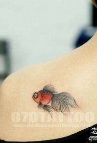 Patró de tatuatge d'espatlla: imatge de patró de tatuatge de peix daurat a l'espatlla
