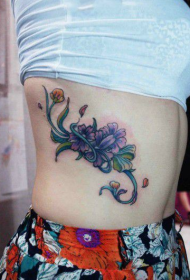 patrón de tatuaje de cintura de flor fresca femenina