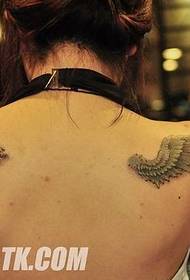 Moters peties raudoni velnio sparnai juodo angelo sparnų tatuiruotės modelis