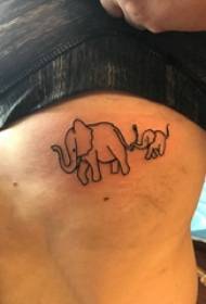 黒象のタトゥーの写真にミニマルなラインのタトゥーの女の子の腰