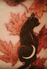 Tatù waist taobh balach fireann taobh waist duilleach maple agus dealbh tatù cat