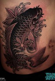 ແອວ maple ໃບແລະຮູບແບບ tattoo squid