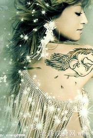 იაპონელი მსახიობი აიუმი ჰამასაკი მხრის unicorn tattoo დიზაინის დაფასება