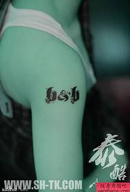 Kvinde skulder elsker elsker kaldenavn engelsk tatovering mønster