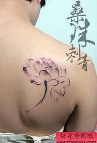 Nesken sorbalda modan tinta lotus tatuaje eredua