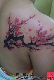 Намунаи tattoo олу зебои китфи зебоӣ