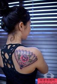 Weiblech Schëlleren populär Pop Fan Tattoo Muster