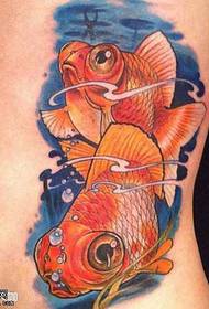 Taille doub wouj pwason Tattoo pa gen fòm