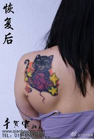 Gyönyörű váll aranyos és gyönyörű macska tetoválás minta