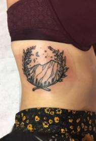Side vyötärö tatuointi kuva tyttö puolella vyötärö kasvi ja vuori tatuointi kuva