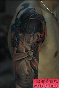 Mužské pravé rameno barva japonská gejša tetování vzor