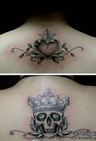 Dva ramenní triky milují tetování