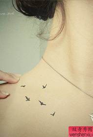 ການເຮັດ tattoo tattoo ນົກອິນຊີຂະ ໜາດ ນ້ອຍ ໃໝ່ໆ