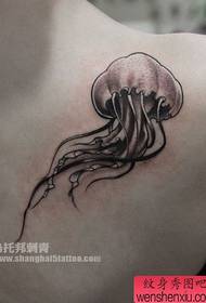 Ihlombe lamantombazane iphethini elimnyama lejellyfish tattoo