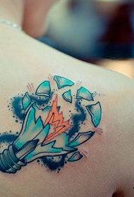 Modello di tatuaggio a forma di lampadina pop popolare per ragazzi