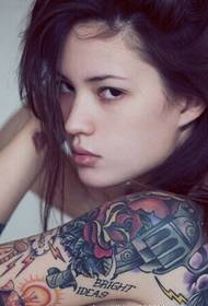 Leng Yan ryska skönhet axel personlighet tatuering mönster för att njuta av bilden