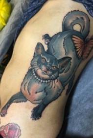 纹身侧腰男 男生侧腰上彩色的猫咪纹身图片