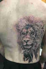 Sa likod nga tattoo sa tattoo, itom nga leon nga litrato sa tattoo sa likod sa batang lalaki