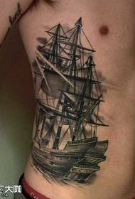 modello del tatuaggio della barca di vita