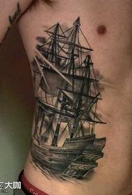 patrón de tatuaxe de barco de cintura