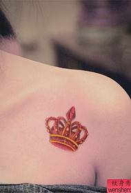Nő váll színű korona tetoválás minta