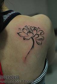 Schoonheid schouders mooie mode lotus tattoo patroon