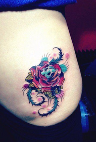 rosa di bellezza e piccola immagine del tatuaggio