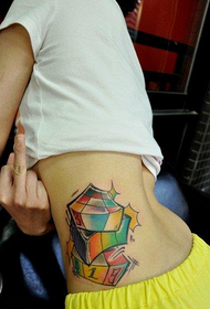 Qadd tas-Sbuħija Quddiem it-Trend Rubik's Cube Tattoo pattern