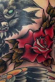 腰部荆棘的玫瑰纹身图案