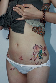 trbušni akvarelni lotus tetovaža uzorak