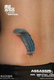 modello tatuaggio piuma azzurro