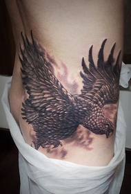 trabalho clássico da tatuagem da águia da cintura