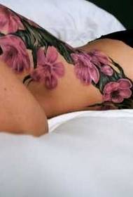 vidukļa skaists ziedu tetovējums