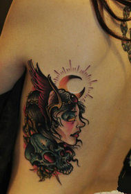 Modello di tatuaggio stile europeo bella ragazza in vita