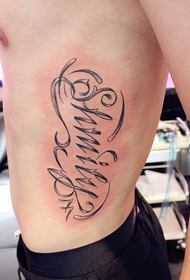 tatuaggio di parola inglese corpo maschile grande vita laterale maschile