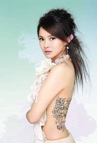 الممثلة يي نينغ جينغ الخصر الوشم
