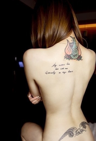 tatuaggio di bellezza lettera posteriore modello