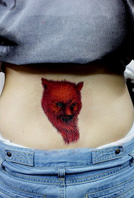 derék tűz vörös róka tetoválás nélküli mintát