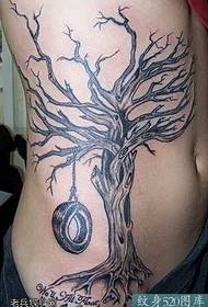 Vyötärö kuollut puu ja renkaan tatuointikuvio