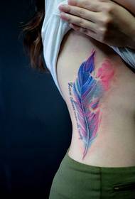okhalweni oluhle lombala we-feather tattoo
