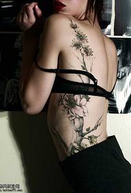 padrão de tatuagem de floração de árvore de cintura