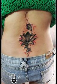 disegno del tatuaggio del loto in vita