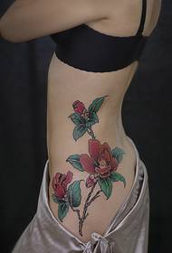 piccola vita laterale con bellissimo tatuaggio tatuaggio fiore